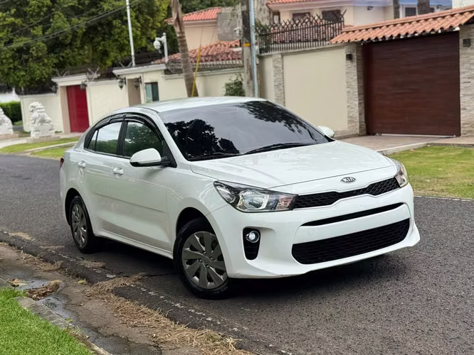 Kia Rio Año 2020, Automatico ~  VERSION SEMI FULL   