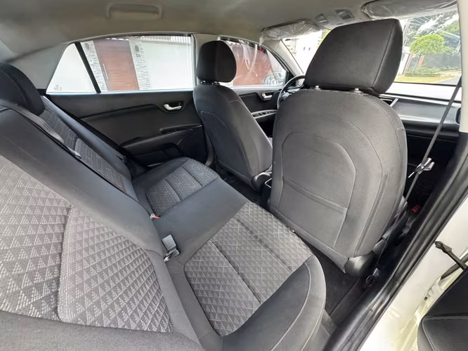Kia Rio Año 2020, Automatico ~  VERSION SEMI FULL    - Imagen 9