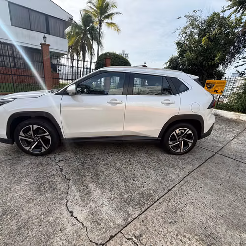 Vendo Toyota Yaris cross año 2025