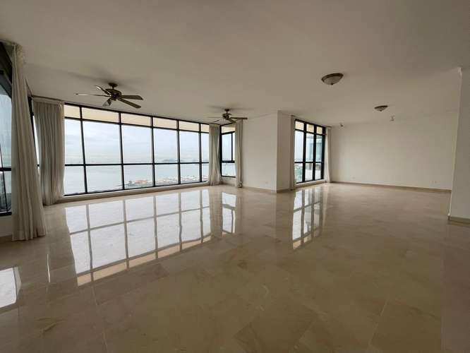 Alquiler de Apartmento PH Miramar Ave Balboa  - Imagen 1