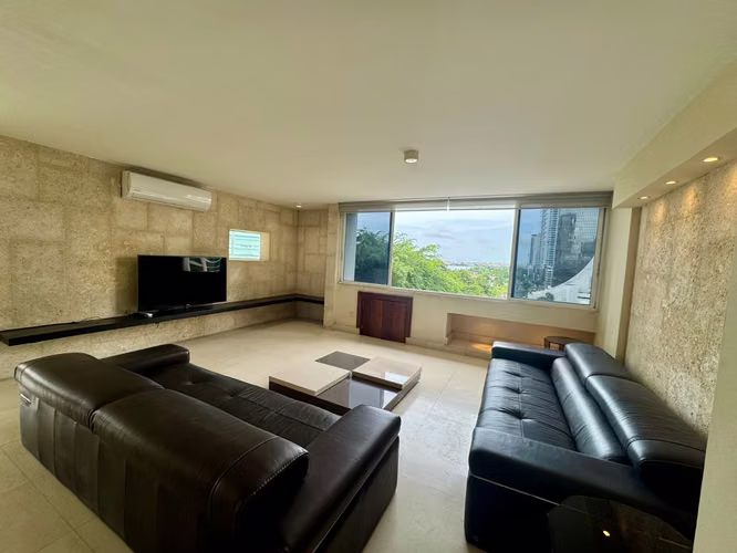 2 HAB · 171 m ² FRENTE TO THE URRACA PARK · _ _