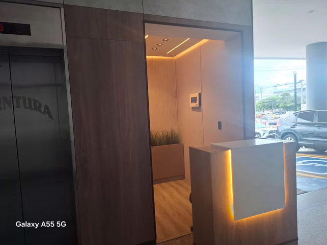 Alquilo oficina de 30 m² con vista panorámica, A/C, baño y estacionamiento. $400 todo incluido - Imagen 12