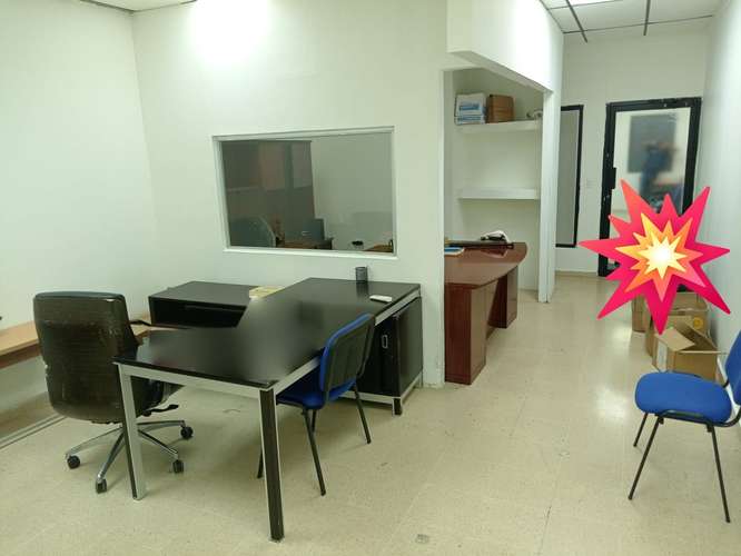 Alquilo oficina de 33 m² con Mobiliario, A/C, baño y estacionamiento. $475  - Imagen 3