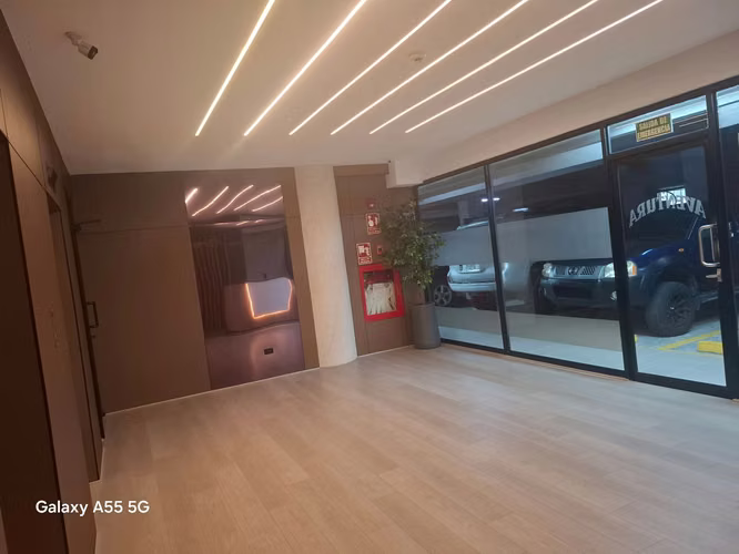 Alquilo oficina de 30 m² con vista panorámica, A/C, baño y estacionamiento. $400 todo incluido - Imagen 8