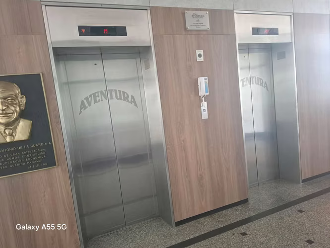 Alquilo oficina de 30 m² con vista panorámica, A/C, baño y estacionamiento. $400 todo incluido - Imagen 10