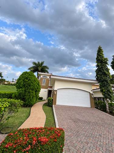 Casa en venta | PH. Tucán Country Club | 3 rec, 3.5 baños 