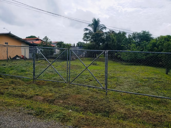 Se vende Terreno de 600 m2 en Altos de la Luna, precio negociable, 100%Titulado !Listo para construir!