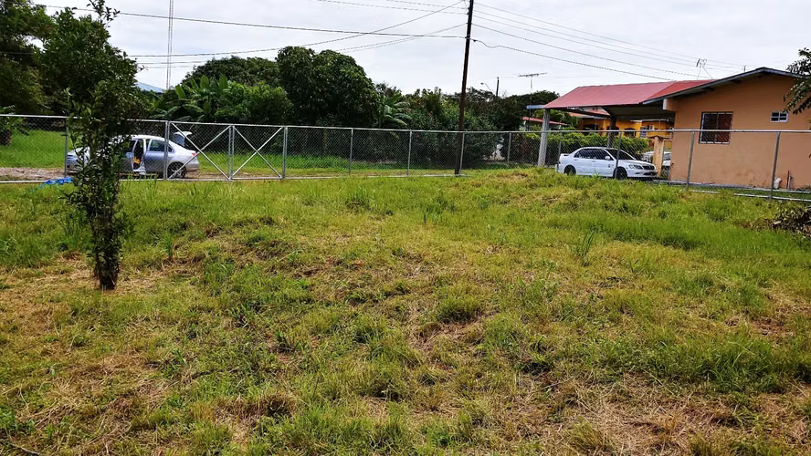 Se vende Terreno de 600 m2 en Altos de la Luna, precio negociable, 100%Titulado !Listo para construir!