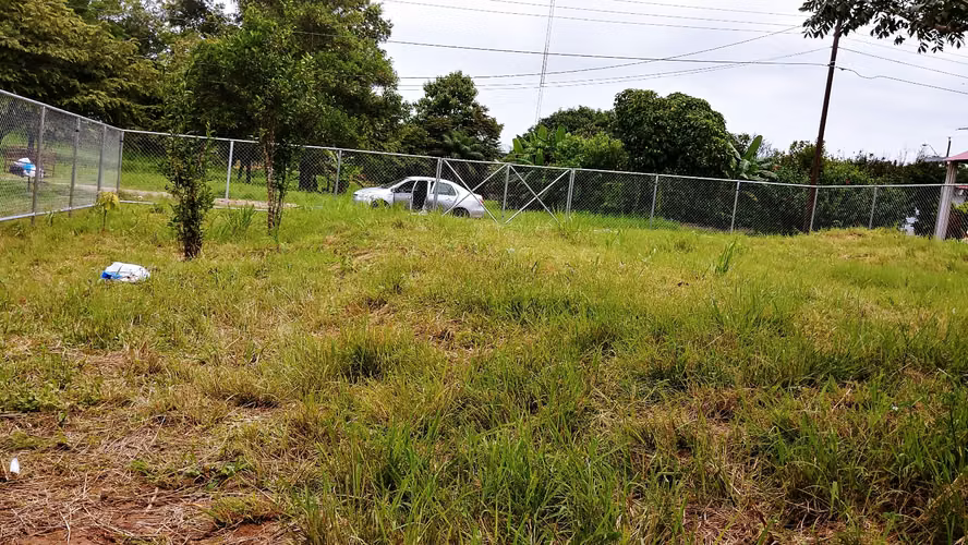 Se vende Terreno de 600 m2 en Altos de la Luna, precio negociable, 100%Titulado !Listo para construir!