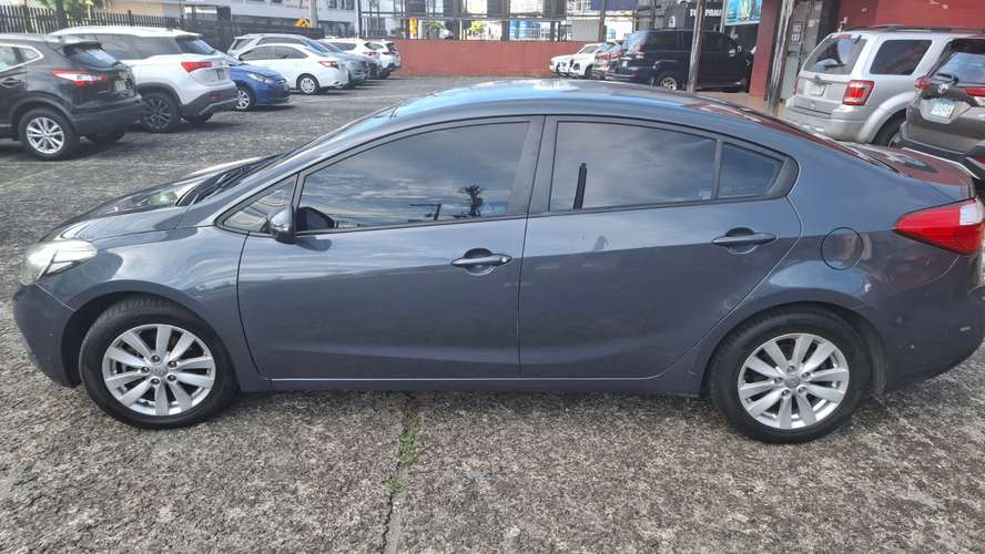 Vendo Kia Cerato en buenas condiciones - Imagen 3