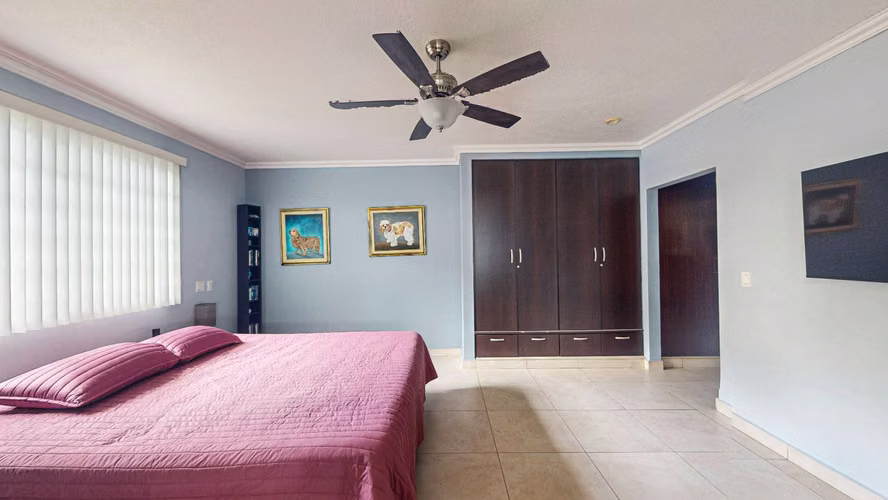 Venta de espaciosa casa con terreno y anexo - Camino Real De Betania - Imagen 10