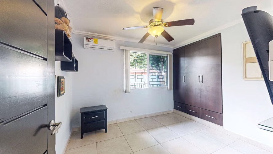 Venta de espaciosa casa con terreno y anexo - Camino Real De Betania - Imagen 13