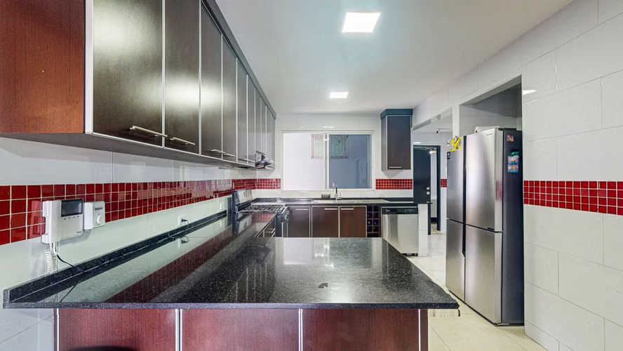 Venta de espaciosa casa con terreno y anexo - Camino Real De Betania - Imagen 9