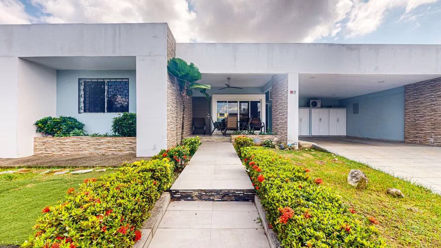 Venta de espaciosa casa con terreno y anexo - Camino Real De Betania - Imagen 2