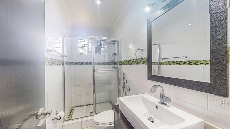 Venta de espaciosa casa con terreno y anexo - Camino Real De Betania - Imagen 14