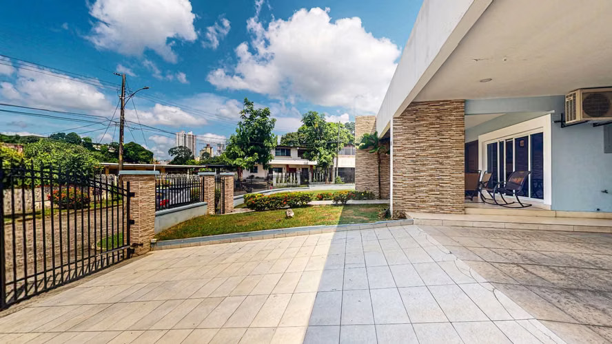 Venta de espaciosa casa con terreno y anexo - Camino Real De Betania - Imagen 3