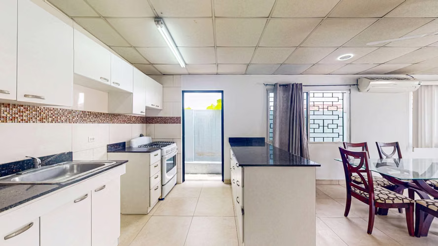 Venta de espaciosa casa con terreno y anexo - Camino Real De Betania - Imagen 20