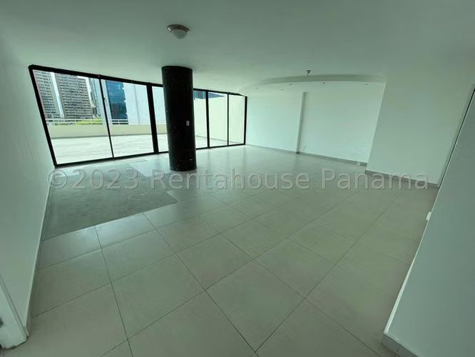 253083. Se vende a precio de remate apartamento de 220m, 3 recámaras, 3.5 baños, CBE y terraza de 195m