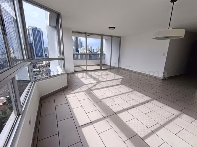 Apartamento en Venta con Excelente Ubicación y de fácil acceso en San Francisco 26*4462Mfk