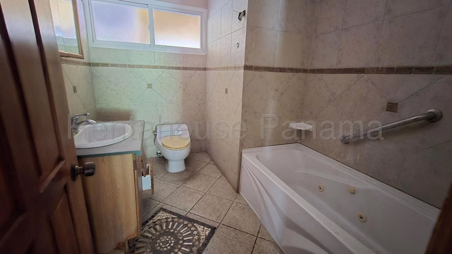 Casa en Venta Con Amplio Terreno Para Remodelar en Ancon 27*2787Mfk - Imagen 10