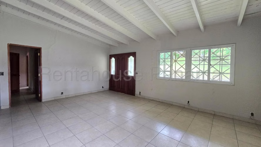 Casa en Venta Con Amplio Terreno Para Remodelar en Ancon 27*2787Mfk - Imagen 3
