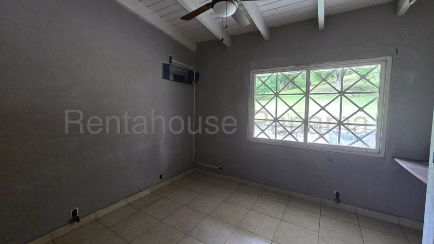 Casa en Venta Con Amplio Terreno Para Remodelar en Ancon 27*2787Mfk - Imagen 7