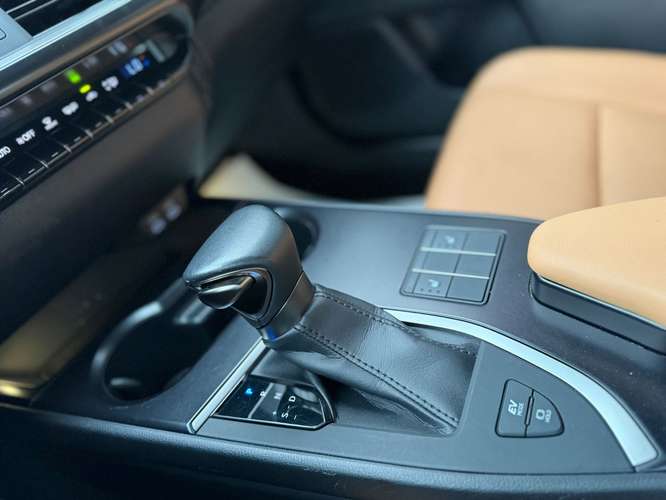 Lexus UX250h 2023