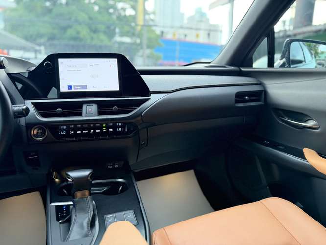 Lexus UX250h 2023