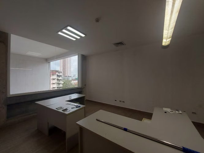 ALQUILER DE OFICINA MODERNA, UBICACION ESTRATEGICA PARA SU NEGOCIO.