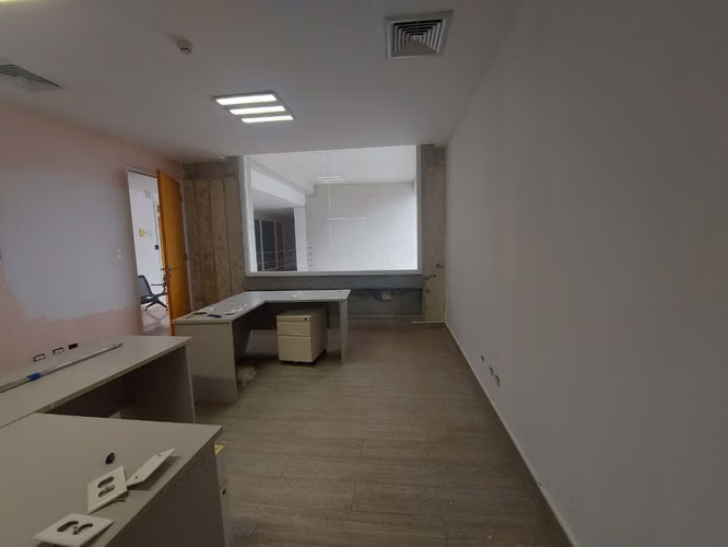 ALQUILER DE OFICINA MODERNA, UBICACION ESTRATEGICA PARA SU NEGOCIO.