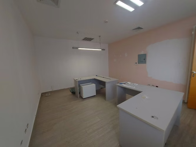 ALQUILER DE OFICINA MODERNA, UBICACION ESTRATEGICA PARA SU NEGOCIO.