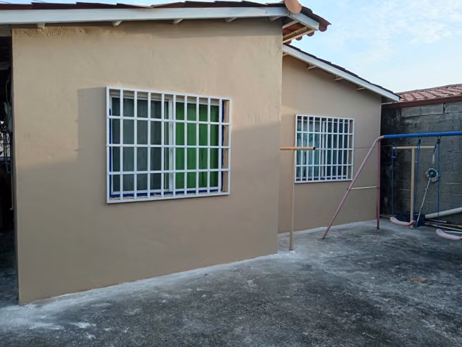 ALQUILO CASA VACIA CON AIRE EN BARRIADA VILLAS DEL BOSQUE PASANDO EL CLUB DEL 99 