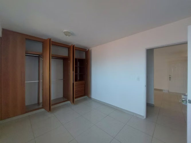 ALQUILER AMPLIO APARTAMENTO 3 RECAMARAS $900.00usd