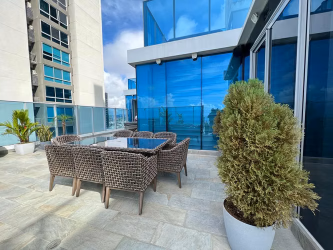 VENTA DE PENTHOUSE EN COSTA DEL ESTE (PRIMERA LINEA FRENTE AL MAR)
