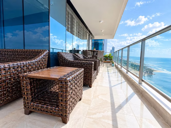 VENTA DE PENTHOUSE EN COSTA DEL ESTE (PRIMERA LINEA FRENTE AL MAR)