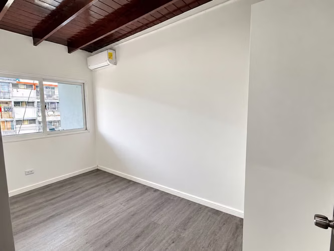 Apartamento 2 Recamaras Con Linea Blanca a pasos de la Cinta Costera - Imagen 5