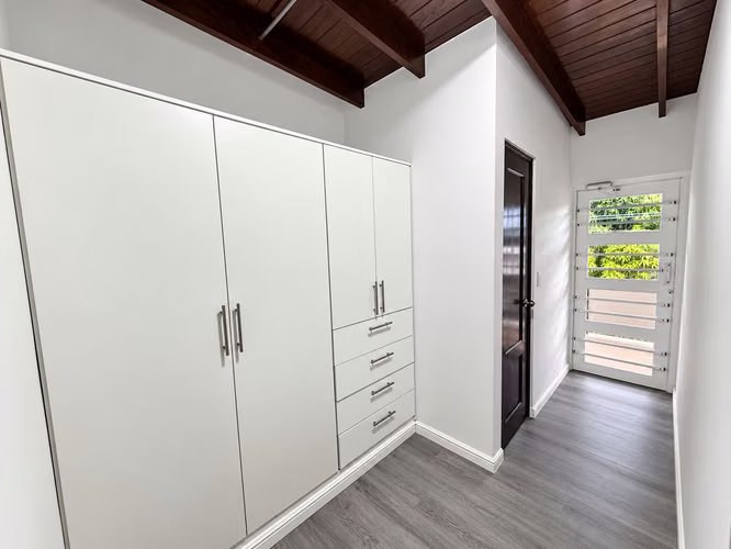 Apartamento 2 Recamaras Con Linea Blanca a pasos de la Cinta Costera - Imagen 3