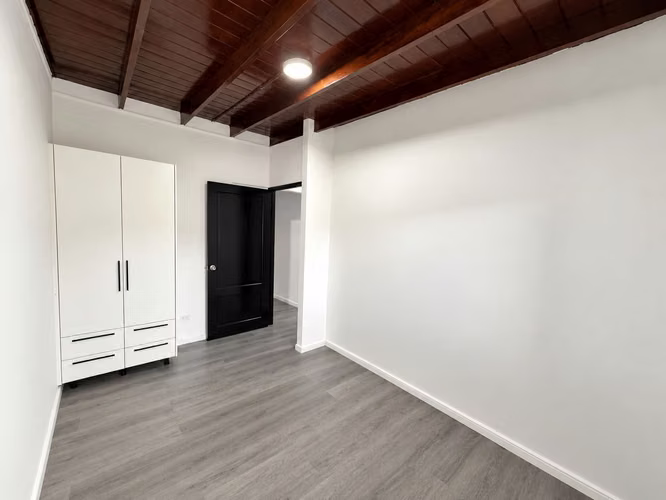 Apartamento 2 Recamaras Con Linea Blanca a pasos de la Cinta Costera - Imagen 4