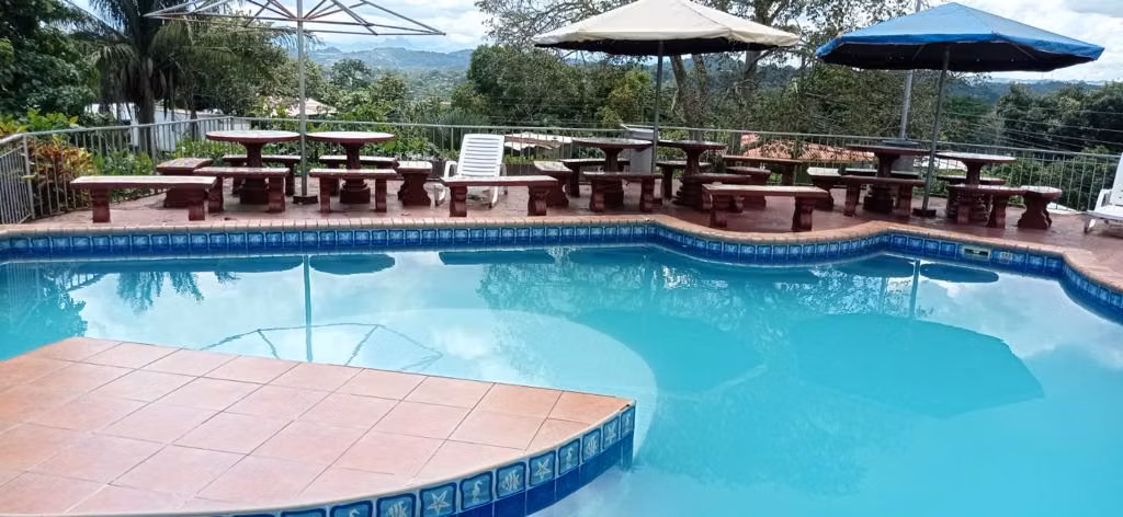 VENTA DE RESIDENCIA CON PISCINA Y 4041 MTS2 DE TERRENO EN LA CHORRERA