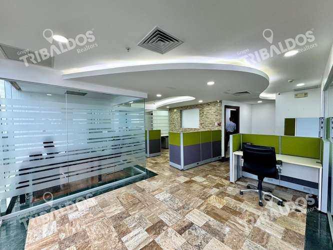 Alquiler de Amplia Oficina en el Edificio F &amp; F TOWER, Amoblada - Imagen 7