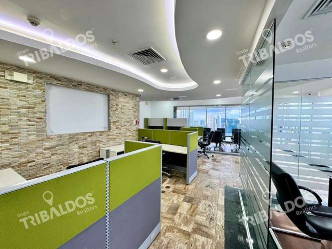 Alquiler de Amplia Oficina en el Edificio F &amp; F TOWER, Amoblada - Imagen 6
