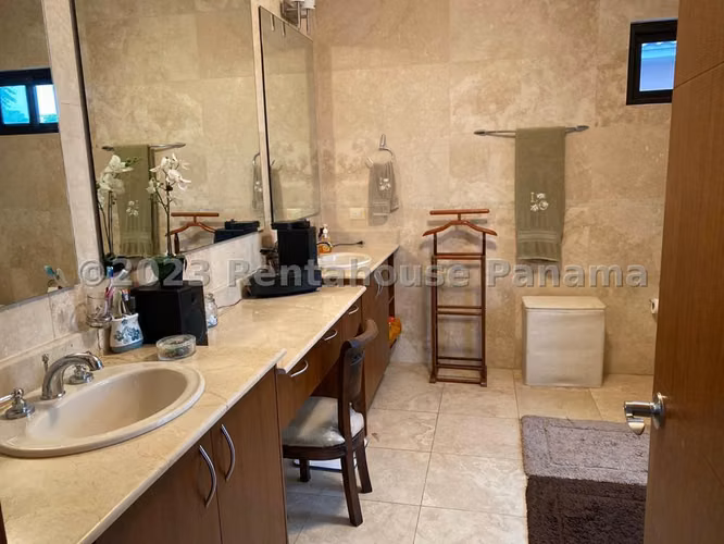 Venta de Casa en Costa Sur KF