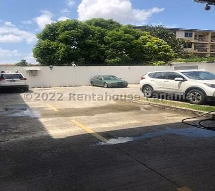 Alquiler de Local Comercial en Chanis, Planta Alta Galeria Cincuentenar 23LGG4654