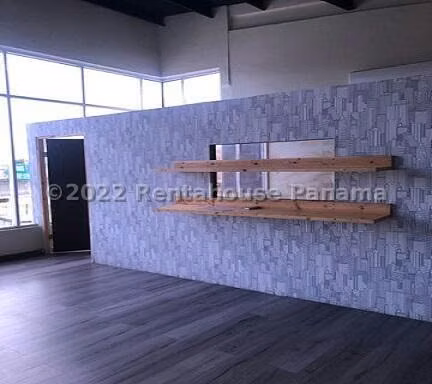 Alquiler de Local Comercial en Chanis, Planta Alta Galeria Cincuentenar 23LGG4654