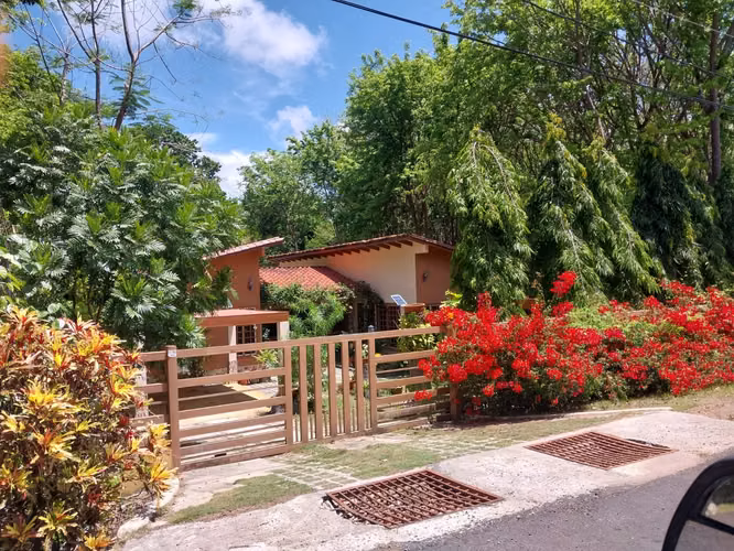 Venta de Hermosa Casa camino al Valle 