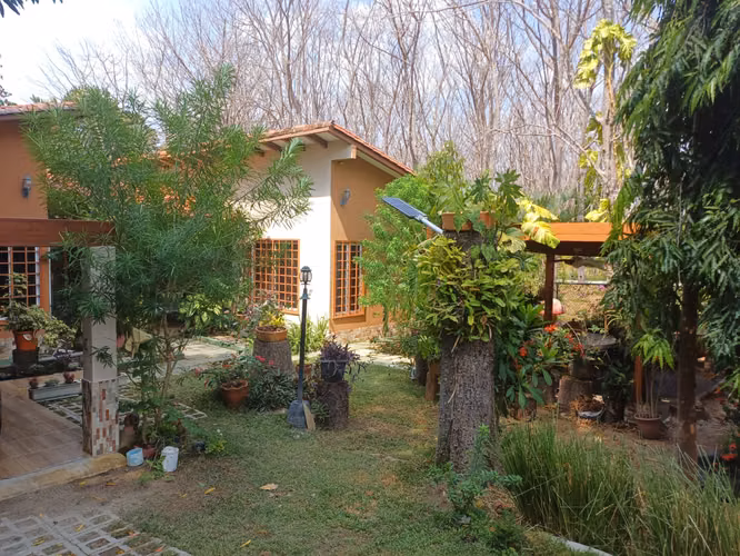 Venta de Hermosa Casa camino al Valle 