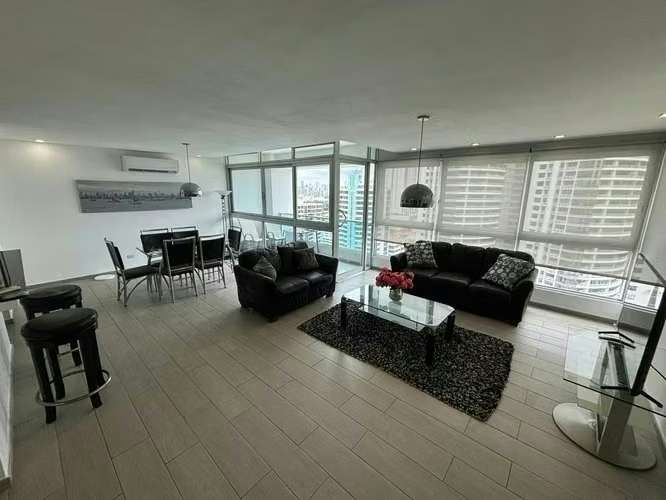 Alquiler en Av Balboa: P.H. Bayfront Tower Vista al Mar Amob