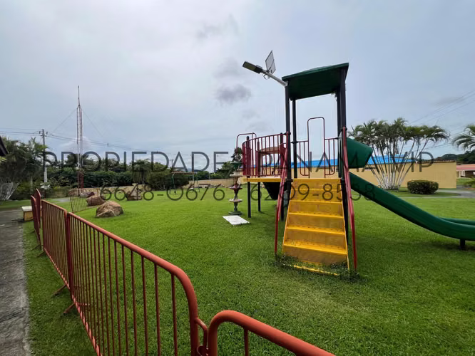 CASA AMPLIA para la VENTA en Las Villas de Arraiján, Villa La Palmeras CERCA de la estacion del METRO - Imagen 20