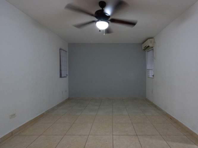 Venta de Casa Acogedora en Brisas del Golf 27-2782GG