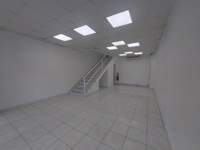 SU LOCAL COMERCIAL A PIE DE CALLE, 100mts2 - 2 NIVELES $1600.00usd